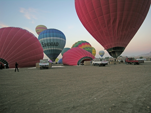 13 02 13_Egypt_0821_edited-1.JPG - BALLOON RIDE AT DAWN - 13.2.13 - WEST BANK OF LUXOR OVER TEMPLES AND VALLEY OF THE KINGS